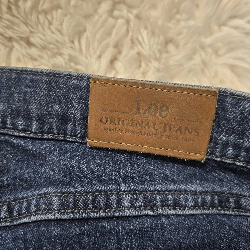 Lee Classic Blue Jeans with Brown Label - Picture 4 of 5